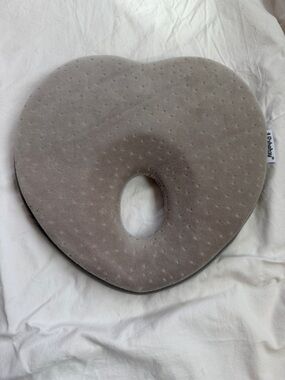 Nature Gray Heart-Shaped Baby Head Support Pillow for flathead